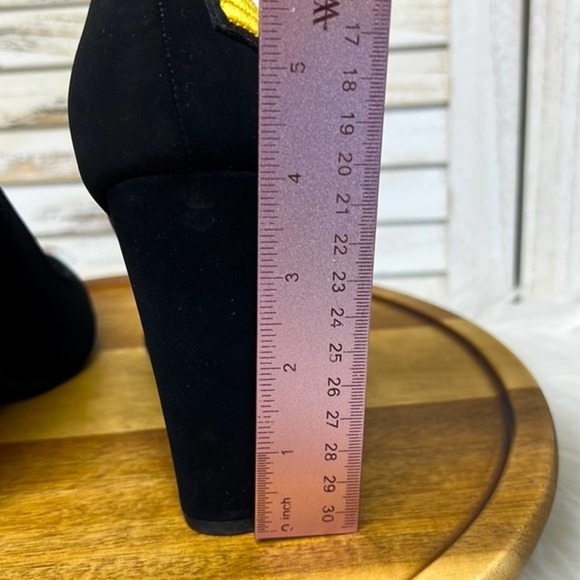 NOT JUST A PUMP l Retro Embroidered Graphic Patch Lips Rainbow Star Pump 8 - Picture 7 of 10